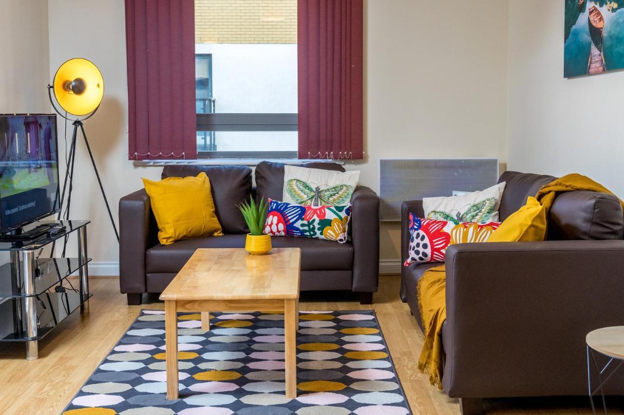 Central Watford Stylish 2 Bedroom Serviced Apartment With Free Parking Kültér fotó